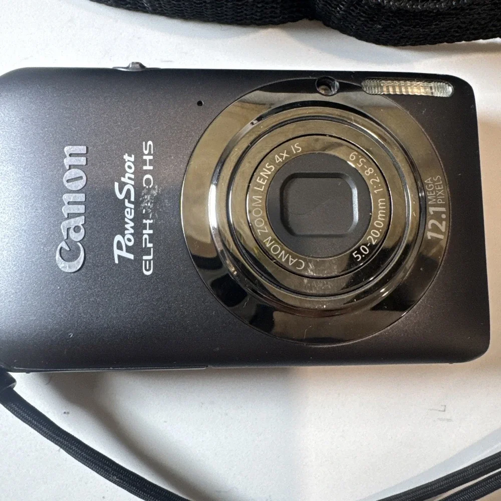 Canon PowerShot ELPH 100 HS 12.1 Mega Pixels 4X Zoom Bundle WORKS- READ DETAILS*